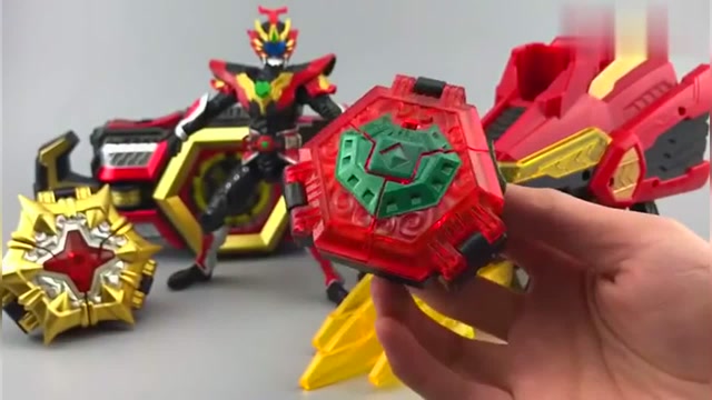 《铠甲勇士捕王》铠甲勇士捕王武器卡魄铠甲!