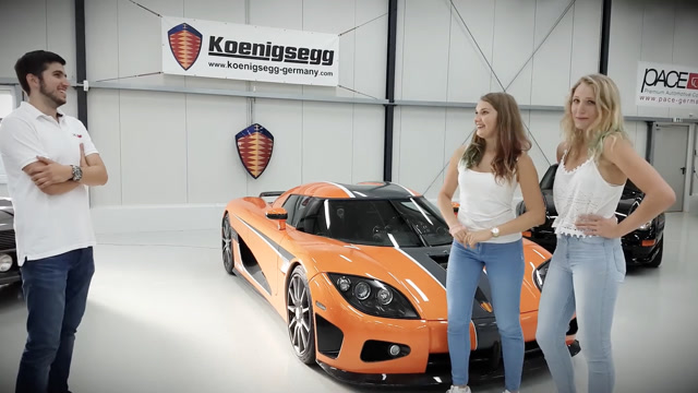 刚开始要买奥迪,走进科尼塞克4s店后,女司机改变了主意!