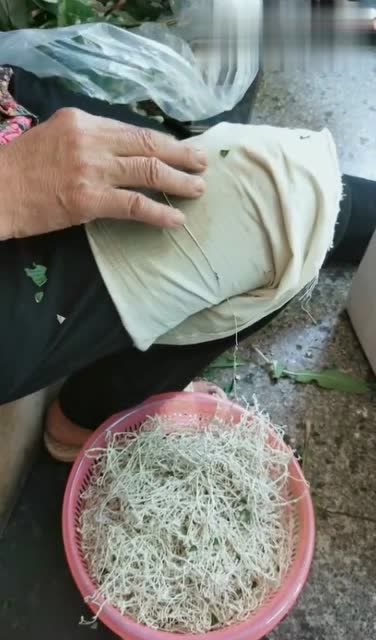 搓麻线,老一辈的人会做,现在基本已经看不到了!