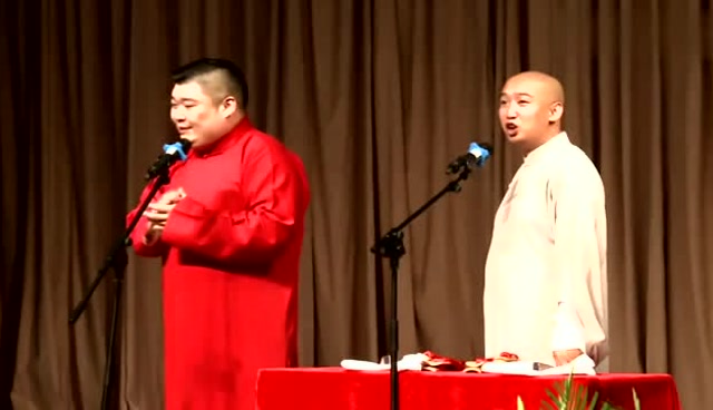 郭德纲高徒小万人迷返场相声,不比岳云鹏差,台下观众笑声不断!