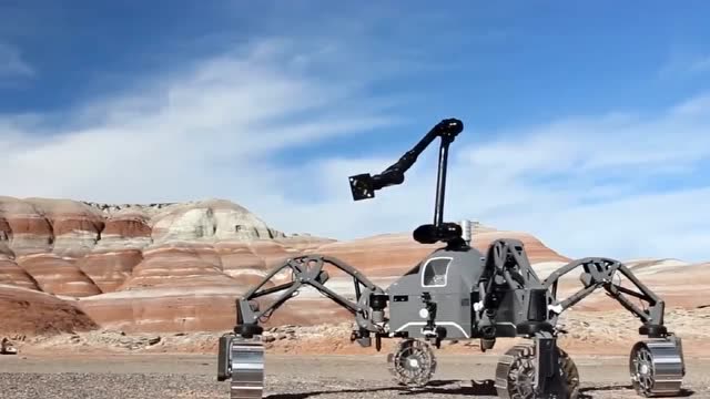 沙漠中行走的机器人,执行任务高精准,简直就是人类的好帮手