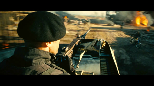 这才是经典动作大片 热血硬汉疯狂激战 场面猛烈 让人大呼过瘾