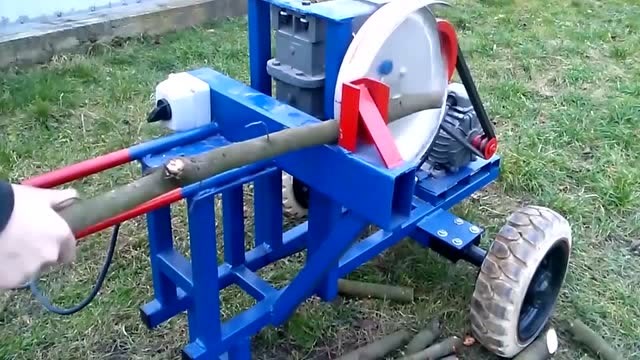 盘点劈柴机械的使用技巧, 最快的劈柴切割耗时只需要2秒!