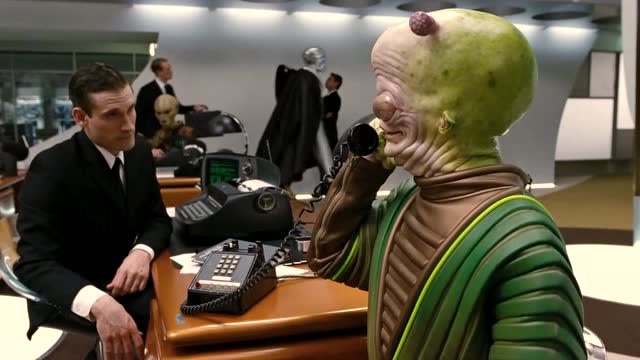 黑衣人3-睡一觉醒来这是到了哪里,这都是什么外星人,j一脸懵