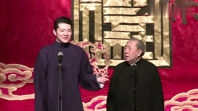 谢金"调侃"李文山:大家都认识他叫"李瘟神",过去是跳大绳