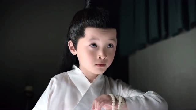 夜华小时候太萌了,居然还记得与白浅的约定,独臂翻书找青丘!