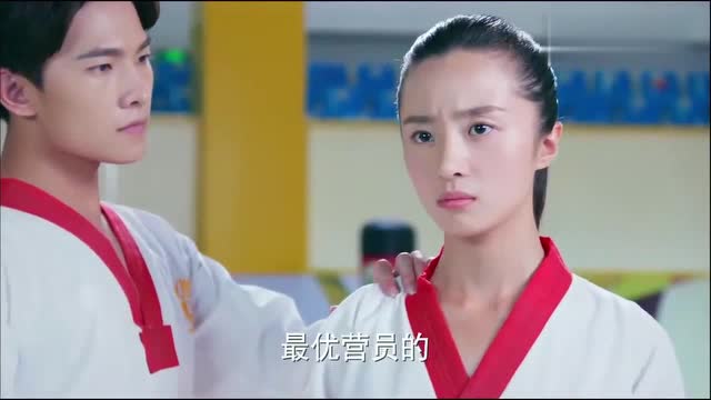 金敏珠踢箭偷袭戚百草,幸好若白师兄反应快,动作好帅