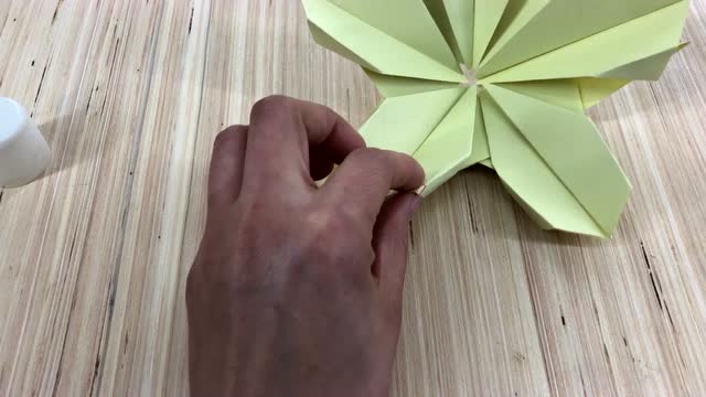 牛小旗手工折纸:杏花