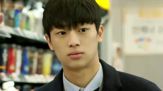 小姐姐和男主初次见面,女主好可爱啊,是心动的感觉