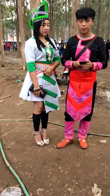 老挝相亲大会上刚刚促成的一对,还是蛮有夫妻相的!