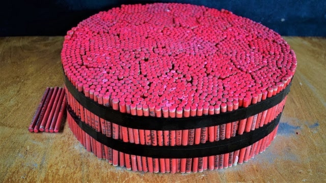 老外将3000枚鞭炮放在一起,点燃的瞬间,场面极其火爆