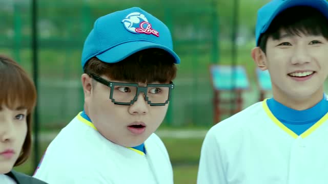 少年时代:王俊凯再遇前同学,竟被焦耳一通八卦,栗梓都听不下去了!