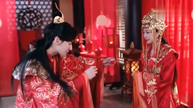 《双世宠妃2》墨奕怀成为太子娶曲盼儿,新婚夜把曲盼儿认成曲檀儿!