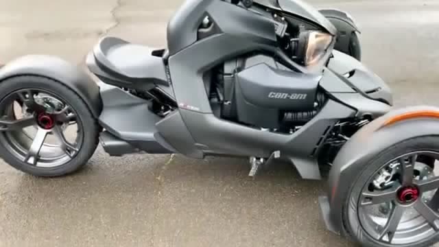 实拍庞巴迪新车型ryker,造型相当科幻,超帅!