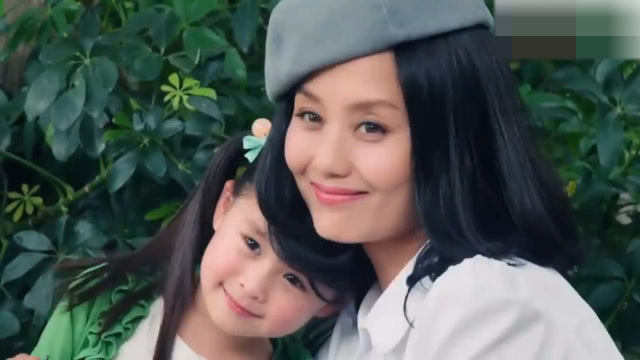 李颖带李一情去游乐园玩耍一情一转身就不见了原来是在表演节目