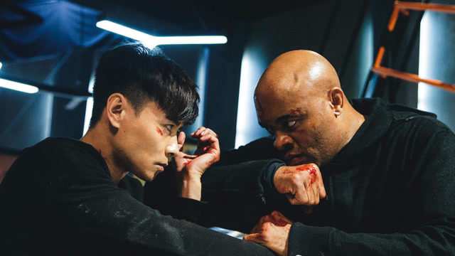 华语犯罪动作电影《九龙不败》定档 张晋化身神探对决杀人狂魔