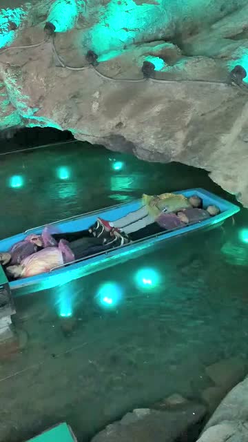 六年级下册记金华的双龙洞不是说只可以坐两个人吗