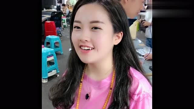 缅甸漂亮老板娘,每次来都要和她打招呼,小姐姐接下来的话太逗了