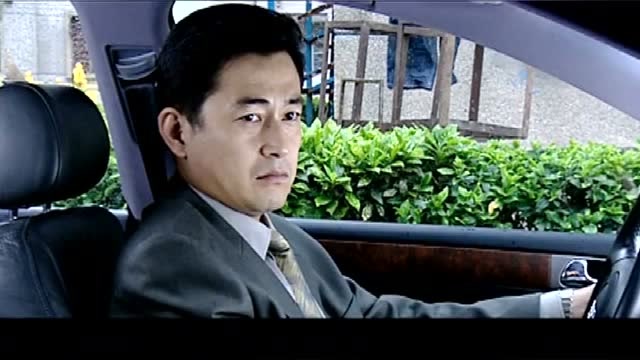 人证:陈世迅再次偷偷回家,却看见了妻子晾在门前的手绢