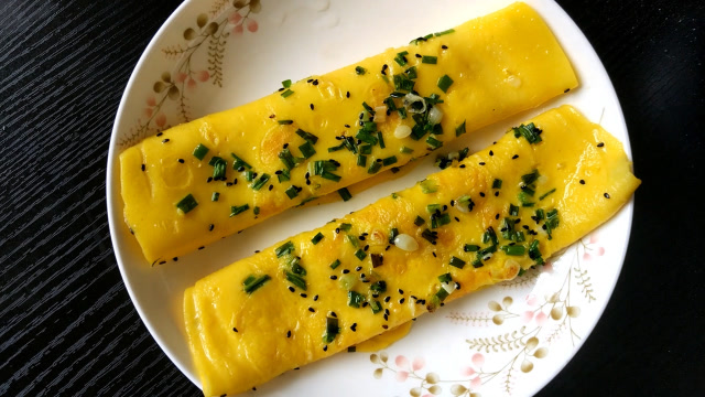 家常葱花鸡蛋卷,不发面不烫面,十分钟做好,人人都能学会!