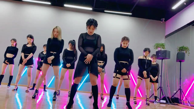 成人舞蹈waacking甩手舞演示