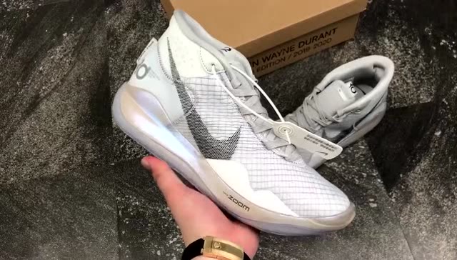 球鞋开箱:kd12灰白实战篮球鞋实拍
