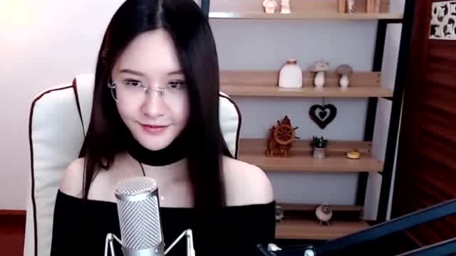 萌妹子阿冷翻唱这首《多幸运》,用歌声征服多少网友的心!