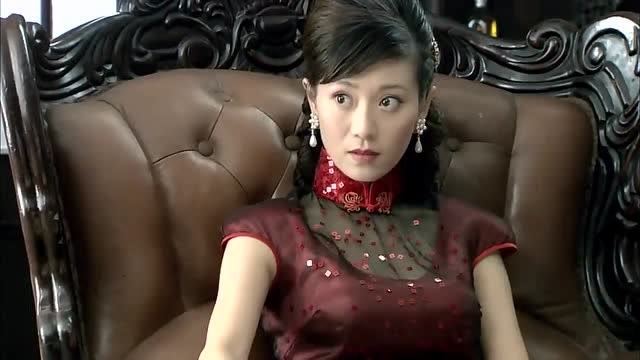 冷风暴,为了拉拢杀手,黑老大居然叫自己的女人用金钱与美色笼络