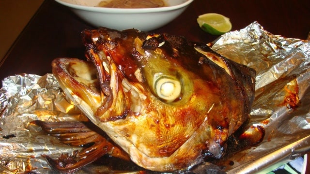 日本烤金枪鱼头,其眼睛大得让人不敢直视,却很受日本人欢迎