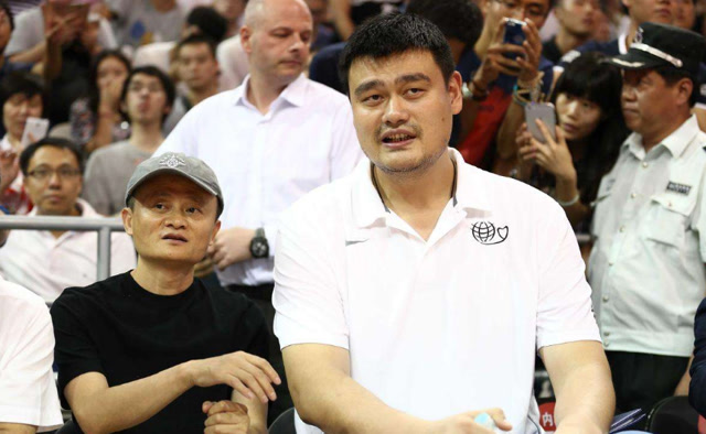 "姚明马云"合体上台,现场绝活表演脱衣秀,现场观众不断尖叫!