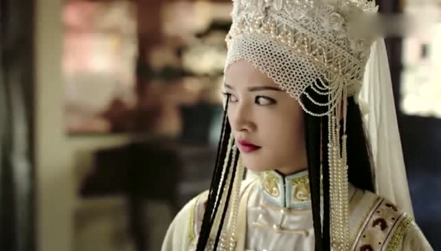 如懿传 皇上派李玉收拾好承乾宫, 还派了宫女喜珀伺候寒香见