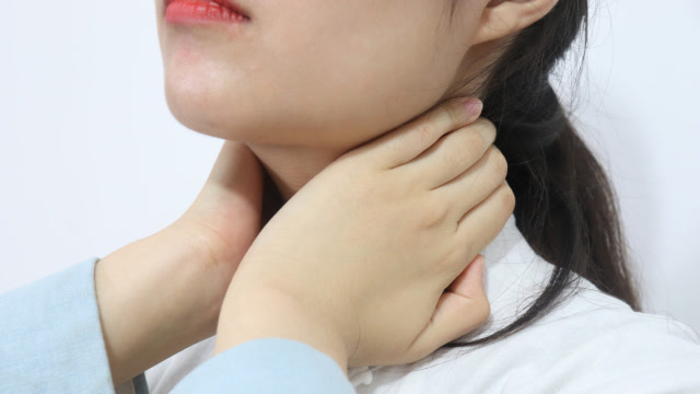 每天搓"二脖",通活经络,刺激淋巴,增强免疫力!