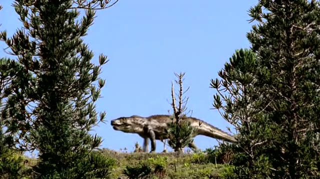 与恐龙同行:扁兽龙见到后鳄兽后,惊慌逃窜,不料还是遭受重创