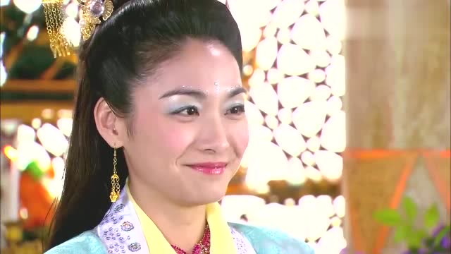 萝蔓女国有三位公主,长公主长得倾国倾城,不料两位妹妹更是惊艳