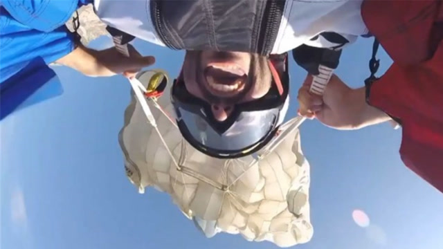 法国男子穿蝙蝠衣高速滑翔 成功穿越极窄峡谷