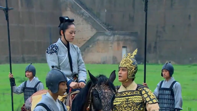 王的女人:战王云狂凯旋归来,带着吕乐一起