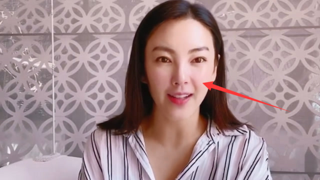 久违了!张雨绮女神节送祝福,穿睡衣淡妆出镜,面部僵硬鼻孔抢镜