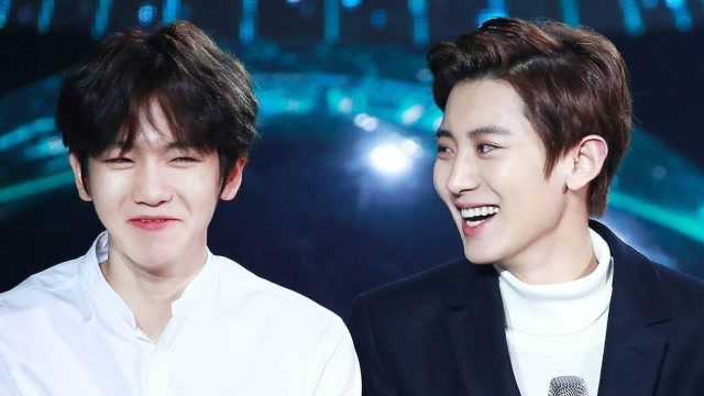 exo边伯贤模仿黄子韬东北腔韩语,黄子韬一脸无奈