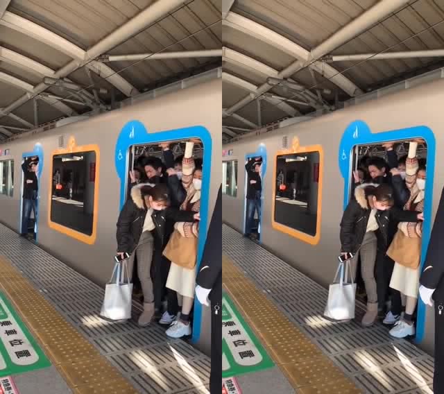 挤电车的日本小姐姐,被挤到变形,真是令人心疼!