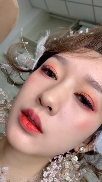化完妆之后的美女,哪怕不用美颜也很漂亮