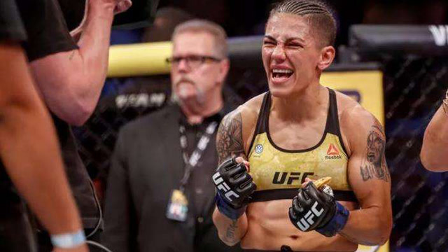 安德拉德一枝玫瑰骗了罗斯 ko带走ufc冠军金腰带