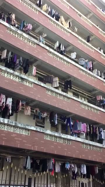 厦门大学女生宿舍阳台,看到眼前这一幕,你就知道钱去哪了!