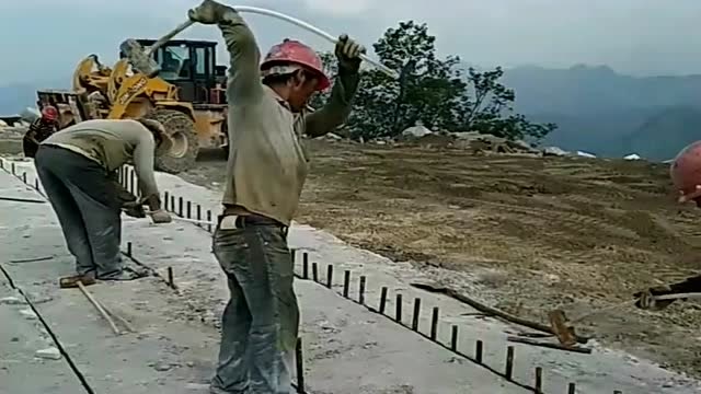 工作没有高低贵贱之分,只有社会分工不同,抡大锤一样光彩!