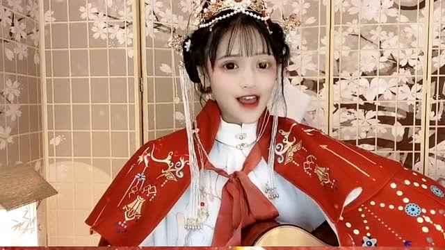 草帽酱穿汉服弹唱《春庭雪》,戏腔一出来我就听醉了,不愧是有实力的