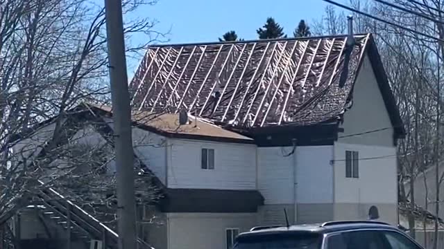 美国穷人家的房子,屋顶是这样子的