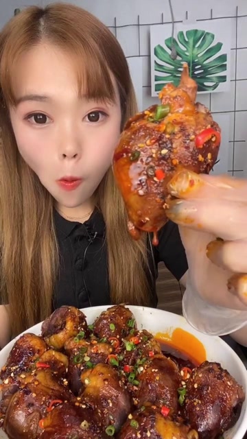 大胃王萱萱吃红烧羊心,一口一口咬下去太美味了,馋到你了吗?