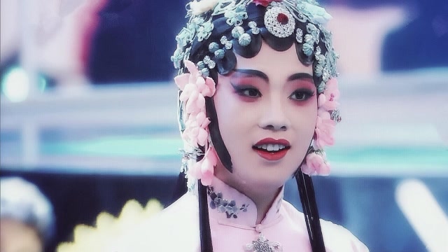 郭麒麟为啥总被叫大小姐?撒泼打滚扮女装样样在行,老郭当闺女养