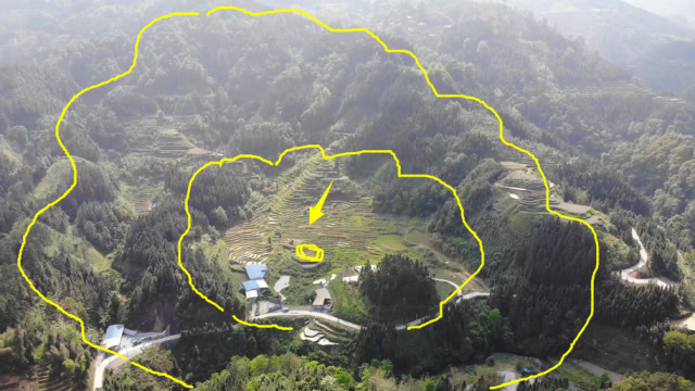 此地四面环山,地形独一无二,真是个独特的风水宝地!