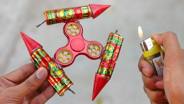 脑洞大开的小哥,将鞭炮和旋转器组合,点燃那一刻太壮观了!