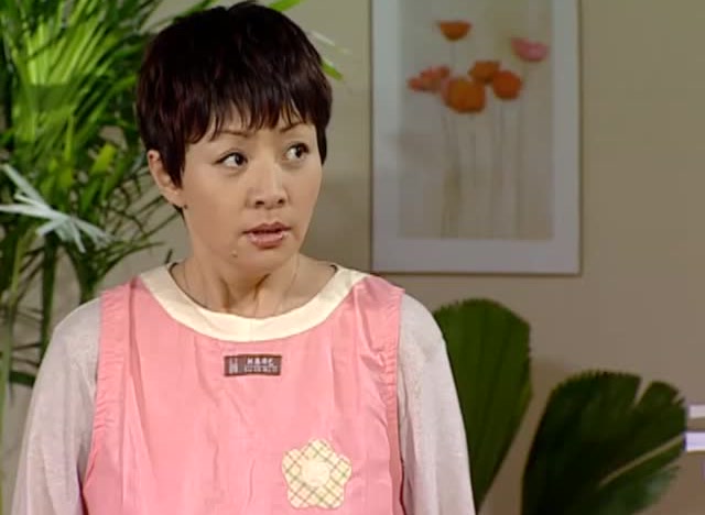 家有儿女:胡一统被人追债,结果他却躲到刘梅家,真是够可以的!